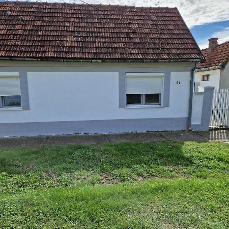 Appartement Kuca Na Dan à Šid Extérieur photo