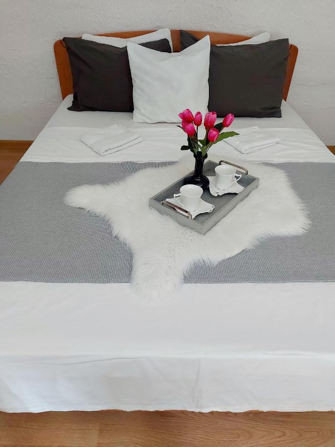 Appartement Kuca Na Dan à Šid Extérieur photo