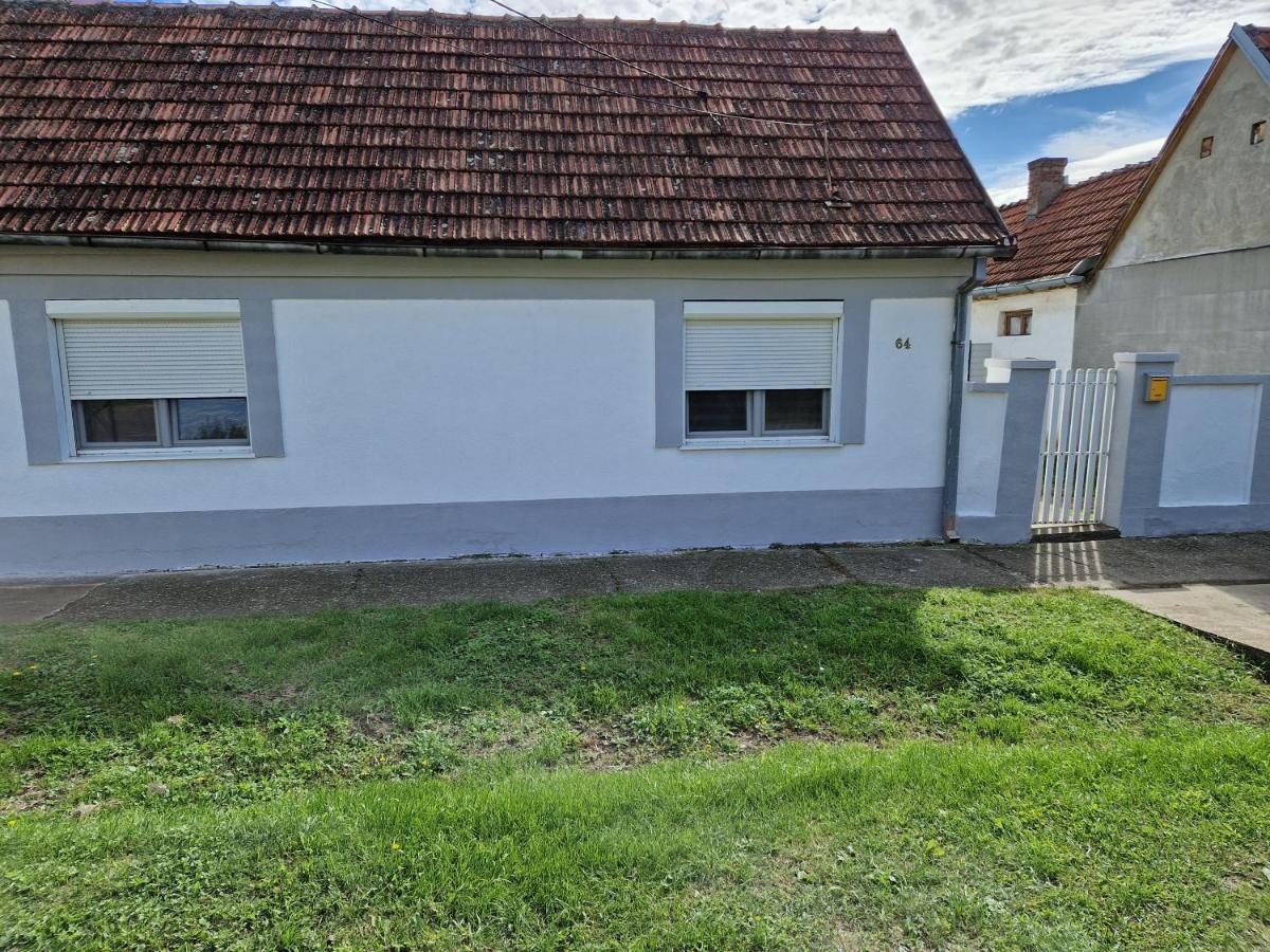 Appartement Kuca Na Dan à Šid Extérieur photo